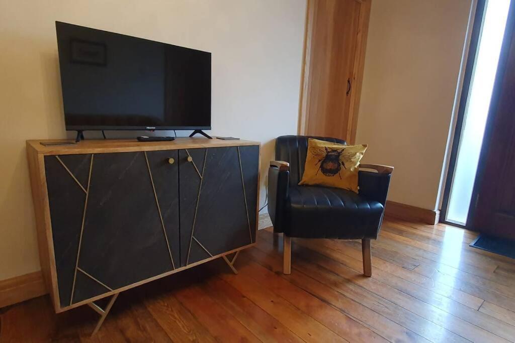 Ty Taf 2 Bed Cottage With Deck & Easy Transport Links Cardiff Eksteriør billede