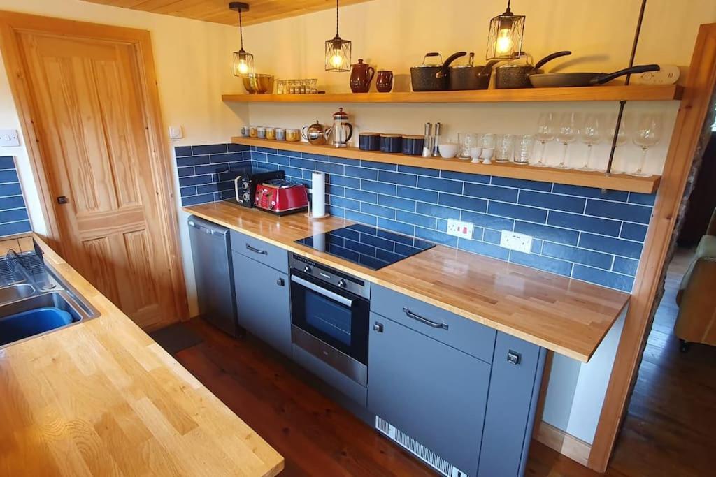 Ty Taf 2 Bed Cottage With Deck & Easy Transport Links Cardiff Eksteriør billede