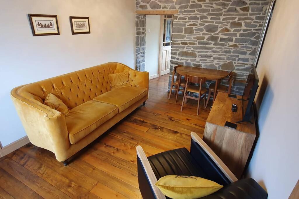 Ty Taf 2 Bed Cottage With Deck & Easy Transport Links Cardiff Eksteriør billede