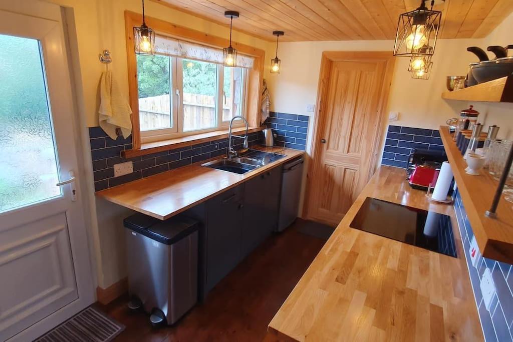 Ty Taf 2 Bed Cottage With Deck & Easy Transport Links Cardiff Eksteriør billede