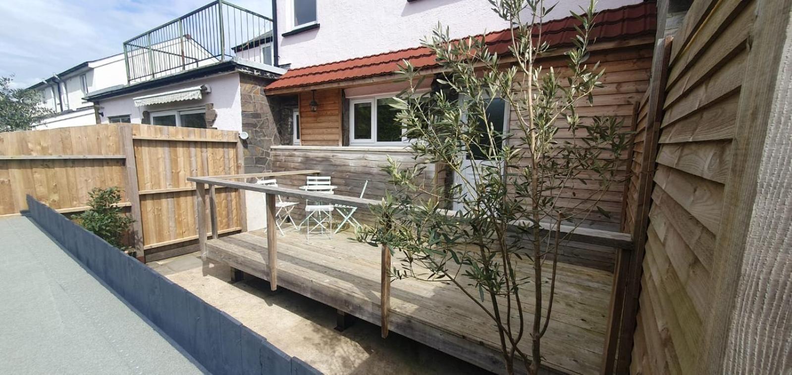 Ty Taf 2 Bed Cottage With Deck & Easy Transport Links Cardiff Eksteriør billede